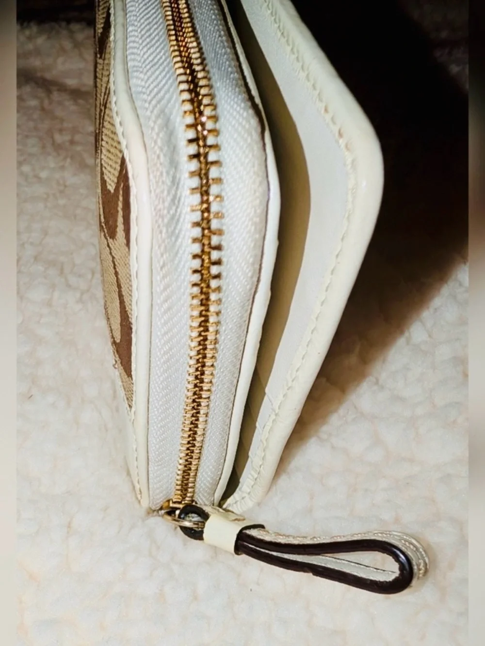 Coach Legacy Signature Canvas Wallet with White Trim - Picture 9 of 14